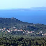 Apartments By The Sea Lukoran *