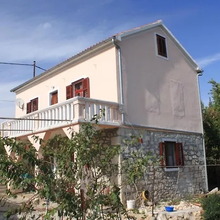 Apartments By The Sea Lukoran Apartment *