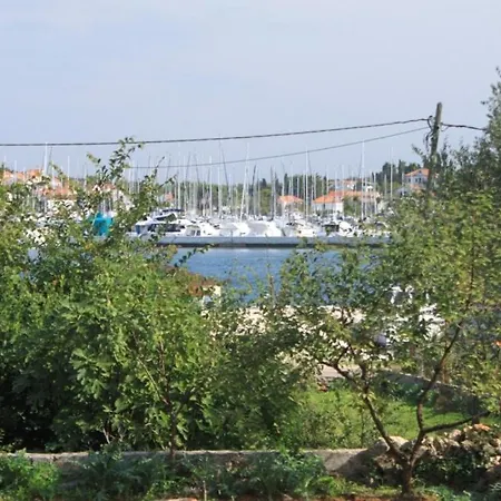 Apartment Apartments By The Sea Lukoran *