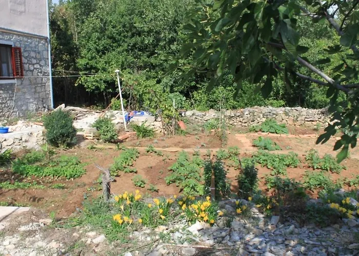 Апартаменты By The Sea Lukoran